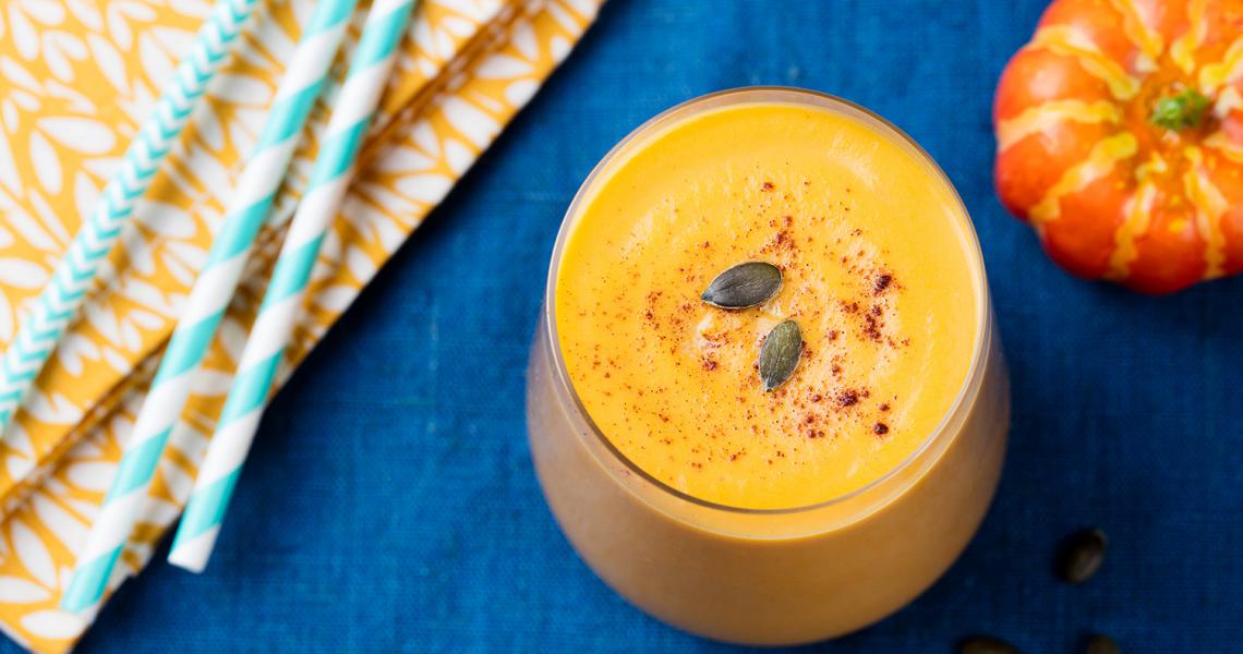 Aerial photo of a pumpkin smoothie.