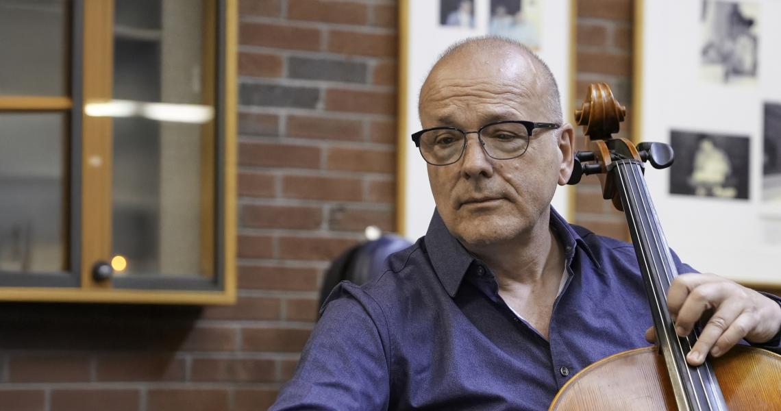 Portrait of Denis Thibouthot playing the cello.